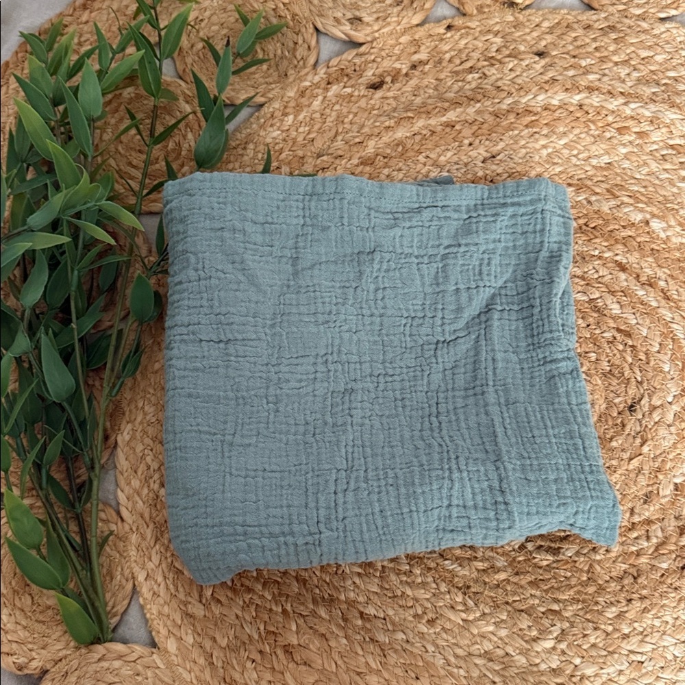 Soarwg Kids cotton Gauze Blanket in Sage.